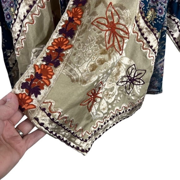 SOFT SURROUNDINGS Moonlight Garden Topper Embroidered Velvet Kimono Size Medium - Picture 8 of 10